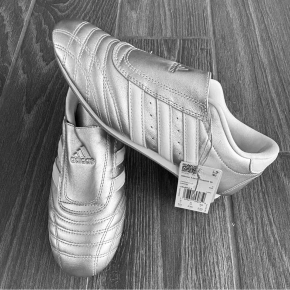 Adidas Taekwondo Metallic Silver with Ivory Stripes Athletic Shoes size 6.5 - Picture 1 of 15